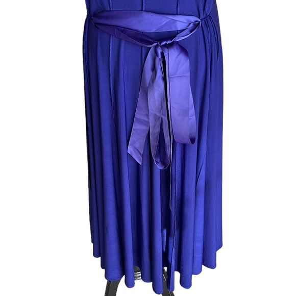 〰️ Forever Woman Beaded Neck Dress 〰️ - Picture 8 of 10